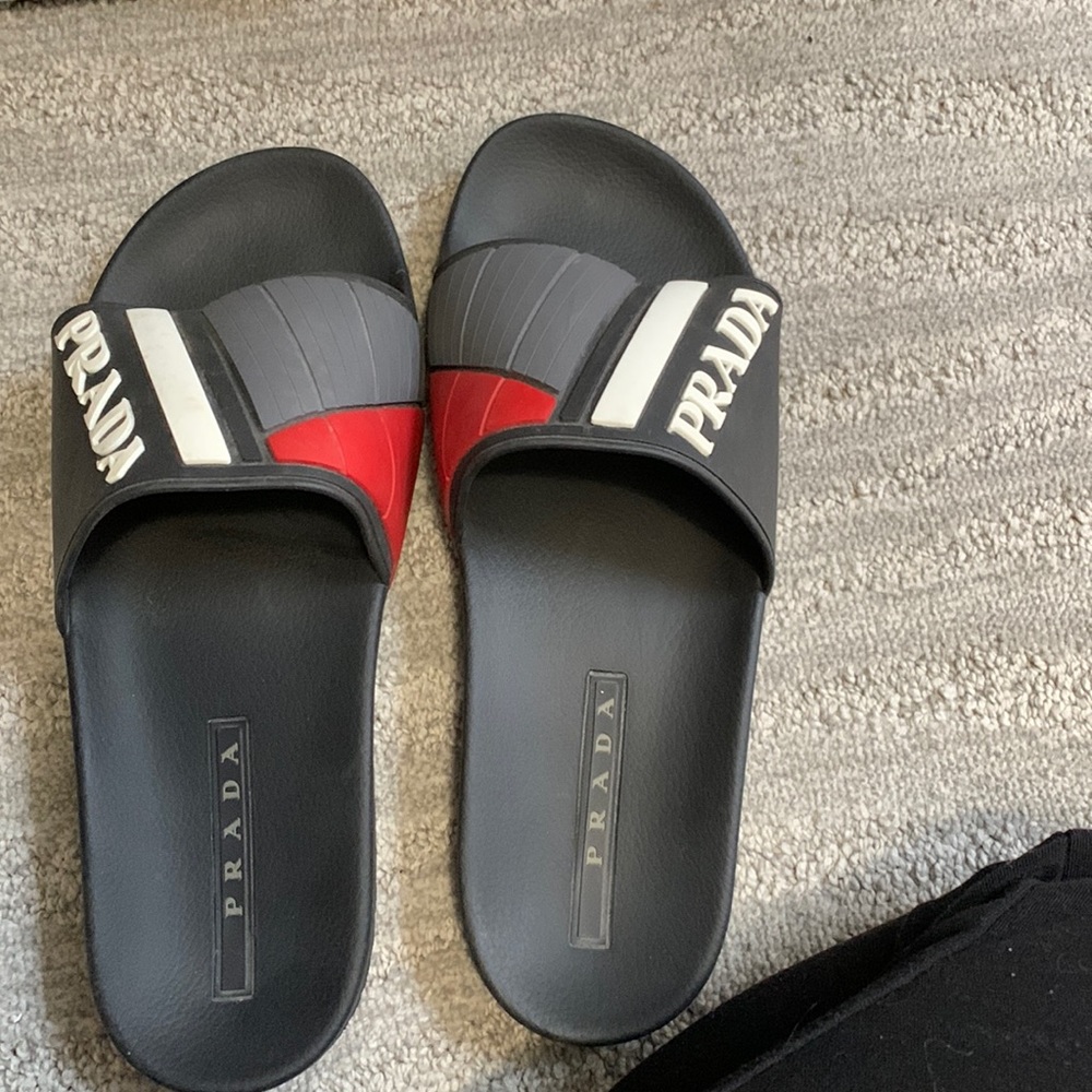 Barely worn men’s Prada slides
